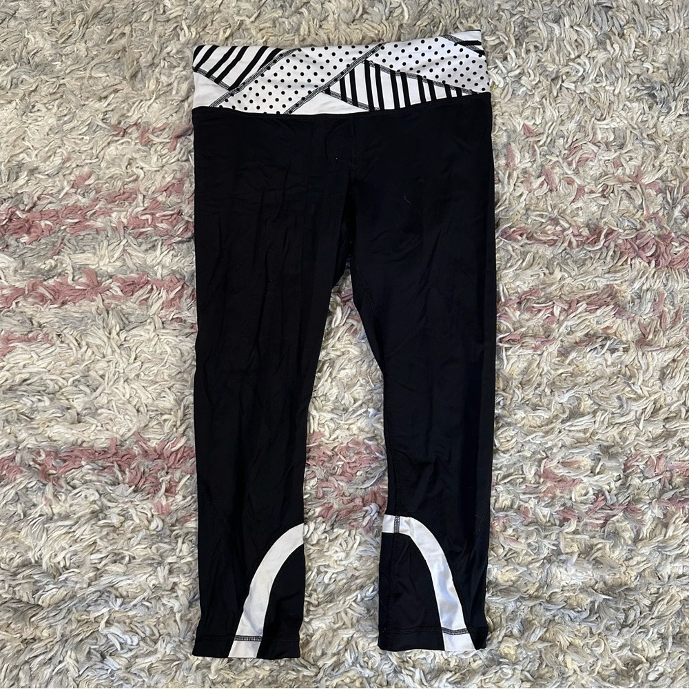 Lululemon white and black luxtreme legging 10